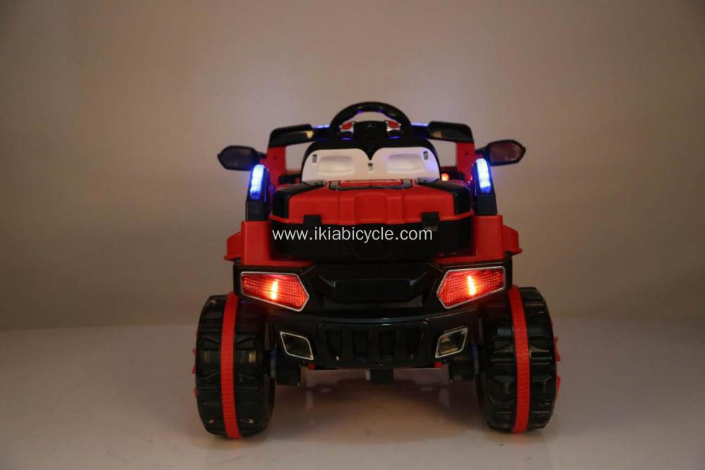 Red ride pan motoka wit rimot kɔntrol .